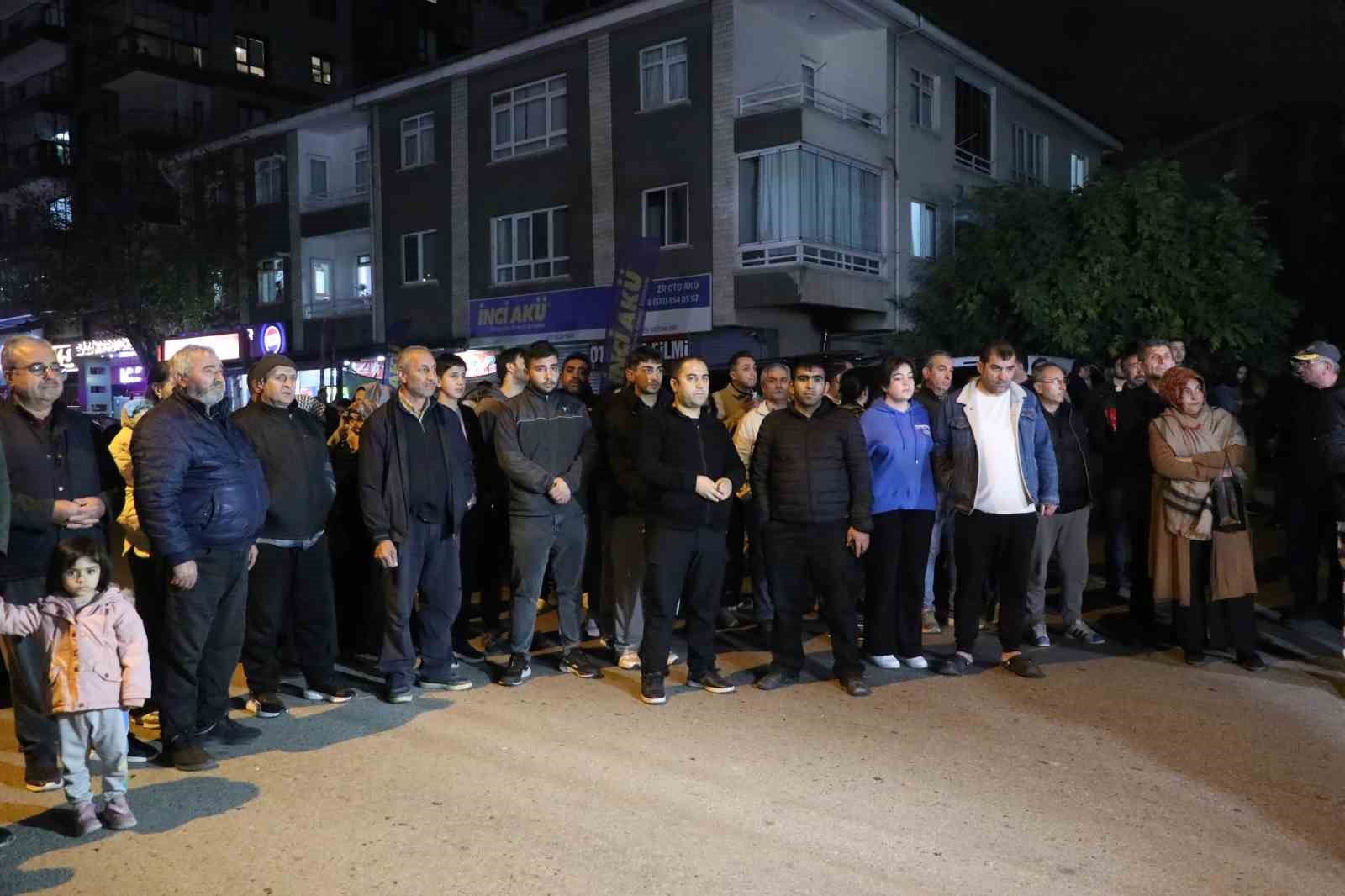 Gürcistan’daki uçak kazasında şehit olan askerlerin naaşları Ankara Adli Tıp Kurumu’na getirildi 4 gurcistandaki ucak kazasinda sehit olan askerlerin naaslari ankara adli tip kurumuna getirildi 0 bgCORzBK