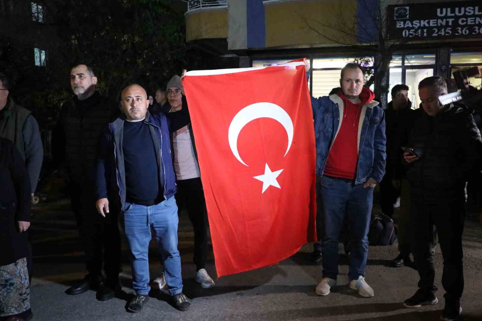 Gürcistan’daki uçak kazasında şehit olan askerlerin naaşları Ankara Adli Tıp Kurumu’na getirildi 6 gurcistandaki ucak kazasinda sehit olan askerlerin naaslari ankara adli tip kurumuna getirildi 2 SUjZYK3O