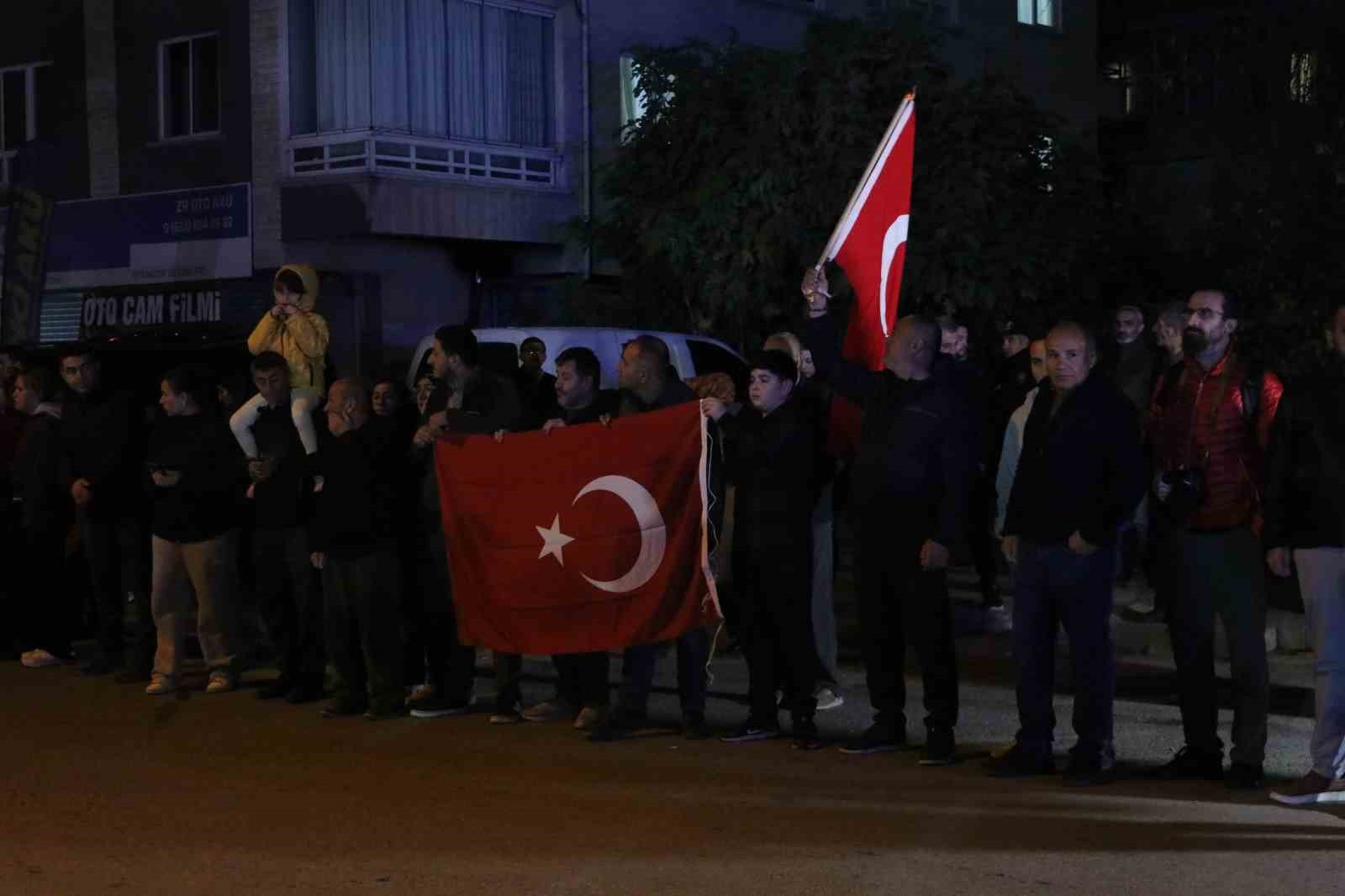 Gürcistan’daki uçak kazasında şehit olan askerlerin naaşları Ankara Adli Tıp Kurumu’na getirildi 10 gurcistandaki ucak kazasinda sehit olan askerlerin naaslari ankara adli tip kurumuna getirildi 6 2tQgthZZ