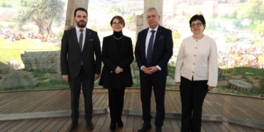 gurcu-bakan-ve-dunyaca-unlu-piyanist-bolkvadzeden-bursada-tarihi-yolculuk-BAkV1nIR.jpg