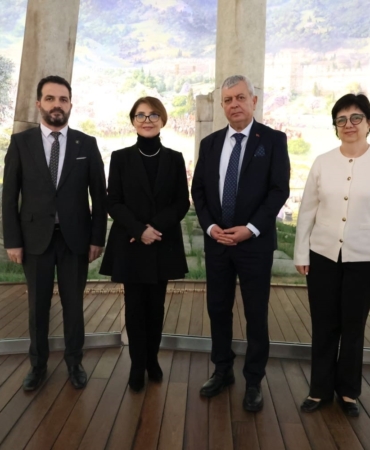 gurcu-bakan-ve-dunyaca-unlu-piyanist-bolkvadzeden-bursada-tarihi-yolculuk-BAkV1nIR.jpg