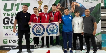 gureste-yildirim-firtinasi-wTWquTeb.jpg