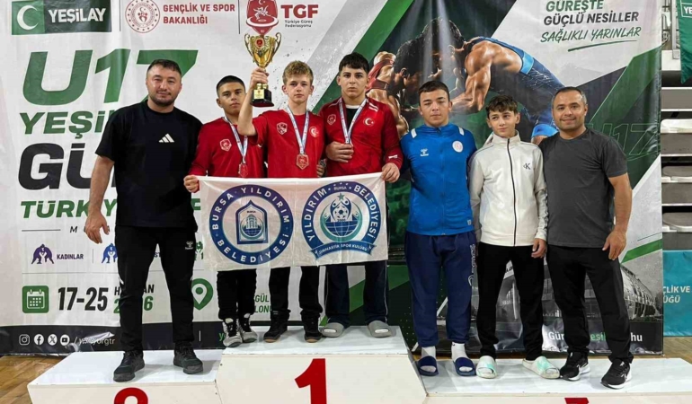gureste-yildirim-firtinasi-wTWquTeb.jpg