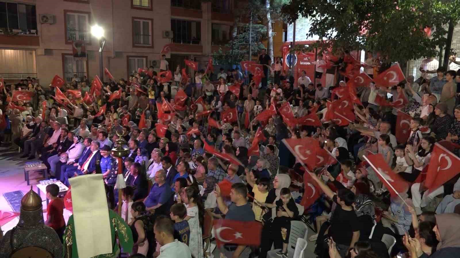 gursuda 15 temmuzun unutulmaz kareleri vatandaslarla bulustu 4 pdjlES1l