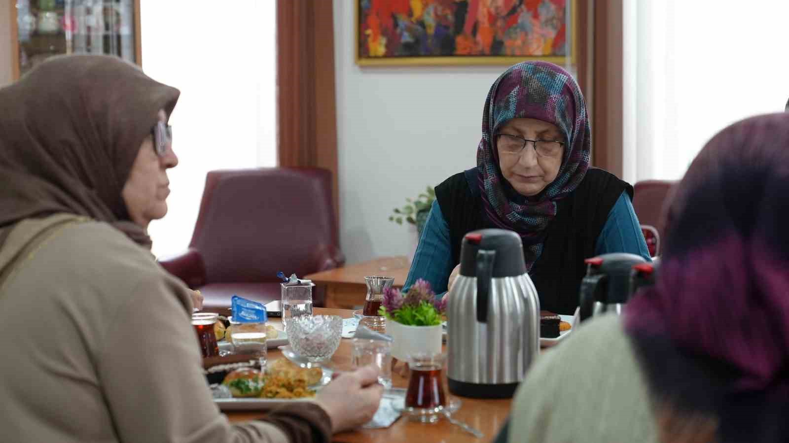 gursuda 50 yillik dostluk 50 yillik vefa 2 SUYSt2eY