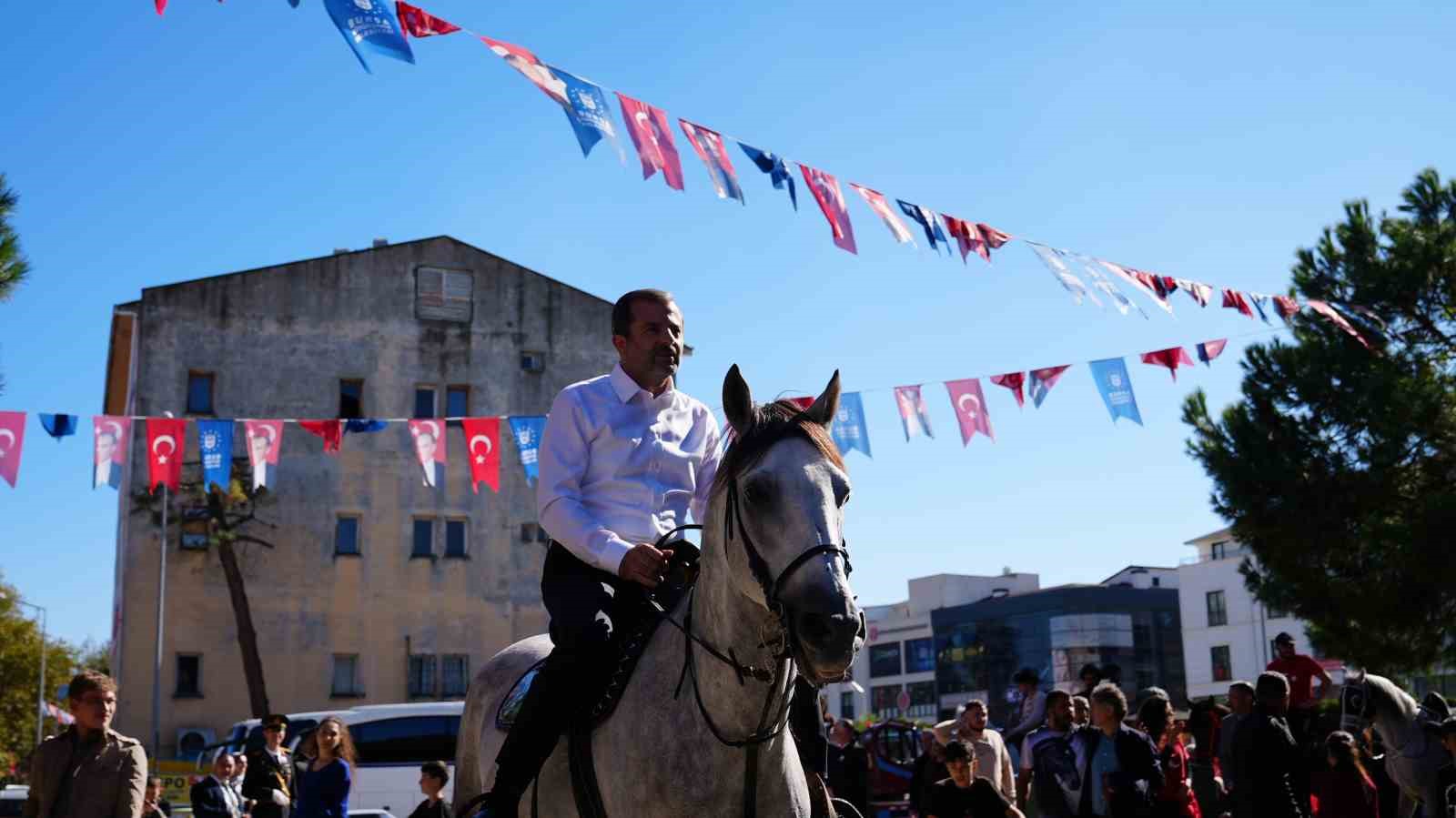 gursuda dugun gibi bayram kutlamasi 2 btT6cXLw