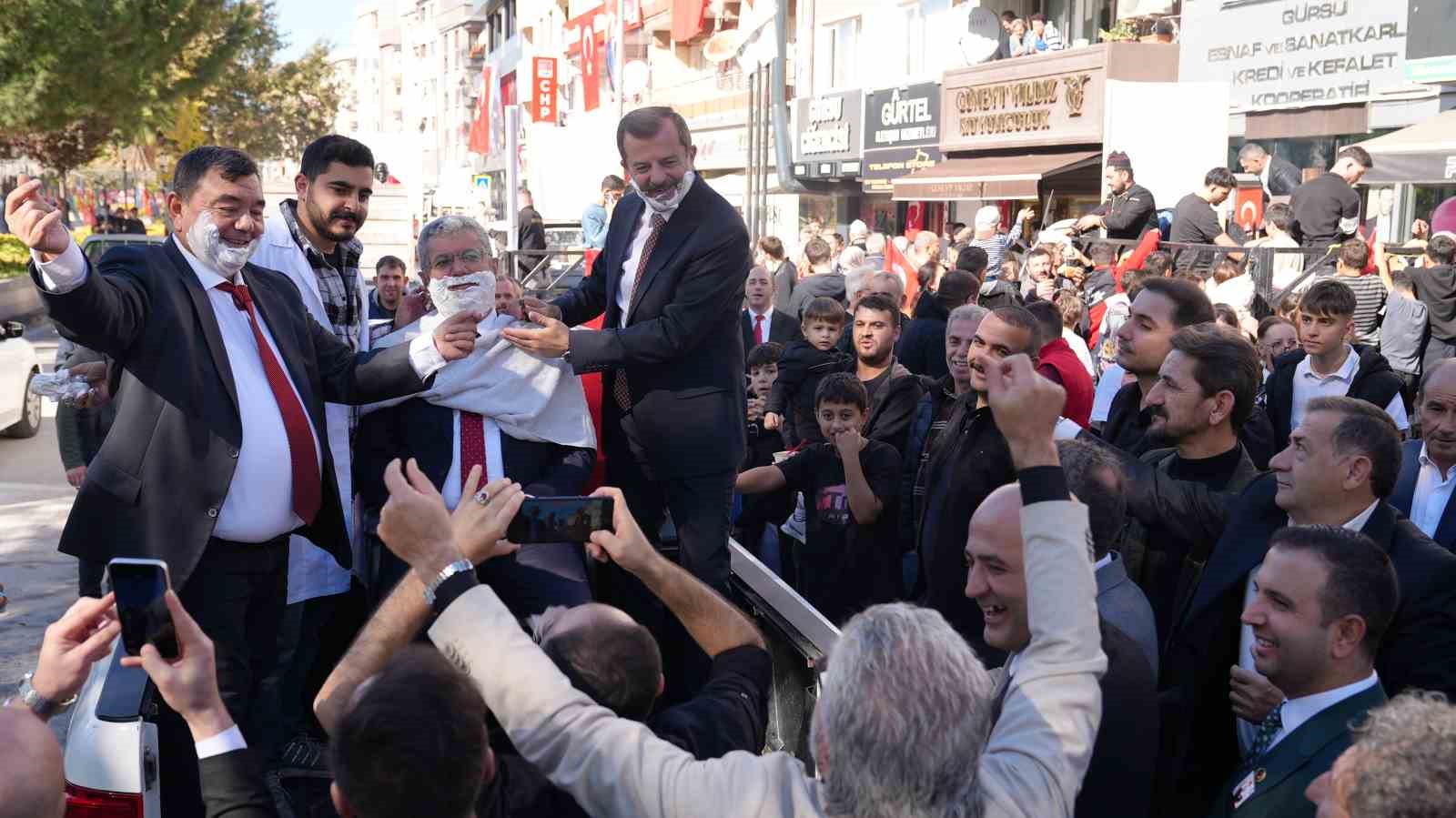 gursuda dugun gibi bayram kutlamasi 4 SKFEyiVn