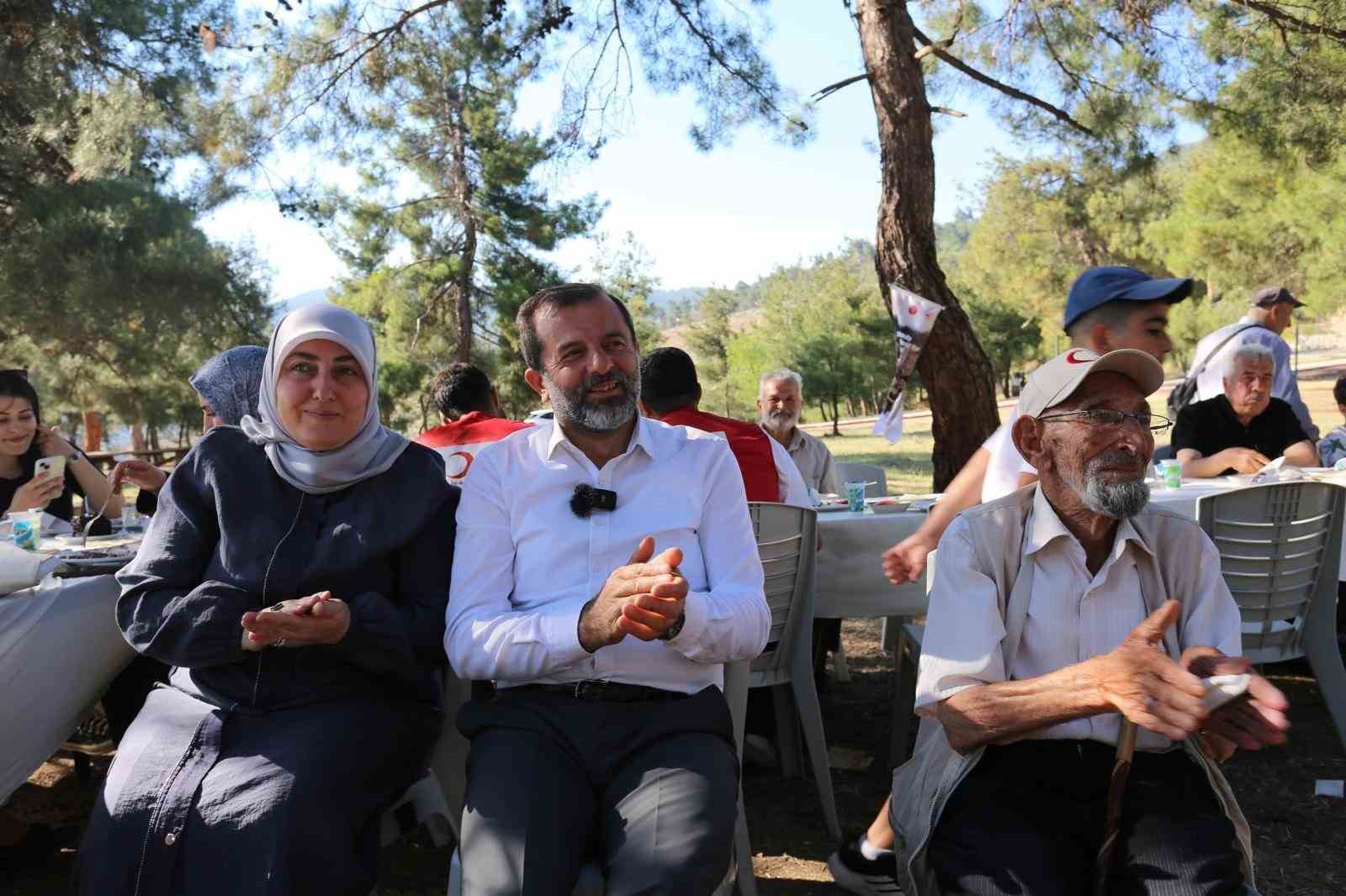 Gürsu’nun büyüklerine vefa pikniği 7 gursunun buyuklerine vefa piknigi 3 82kEnHWS