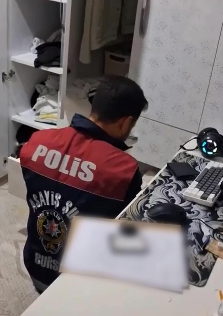guvenli odeme sistemi kilifiyla dolandiricik yapan cete cokertildi 10 kisi tutuklandi 4 l3YY5z2W