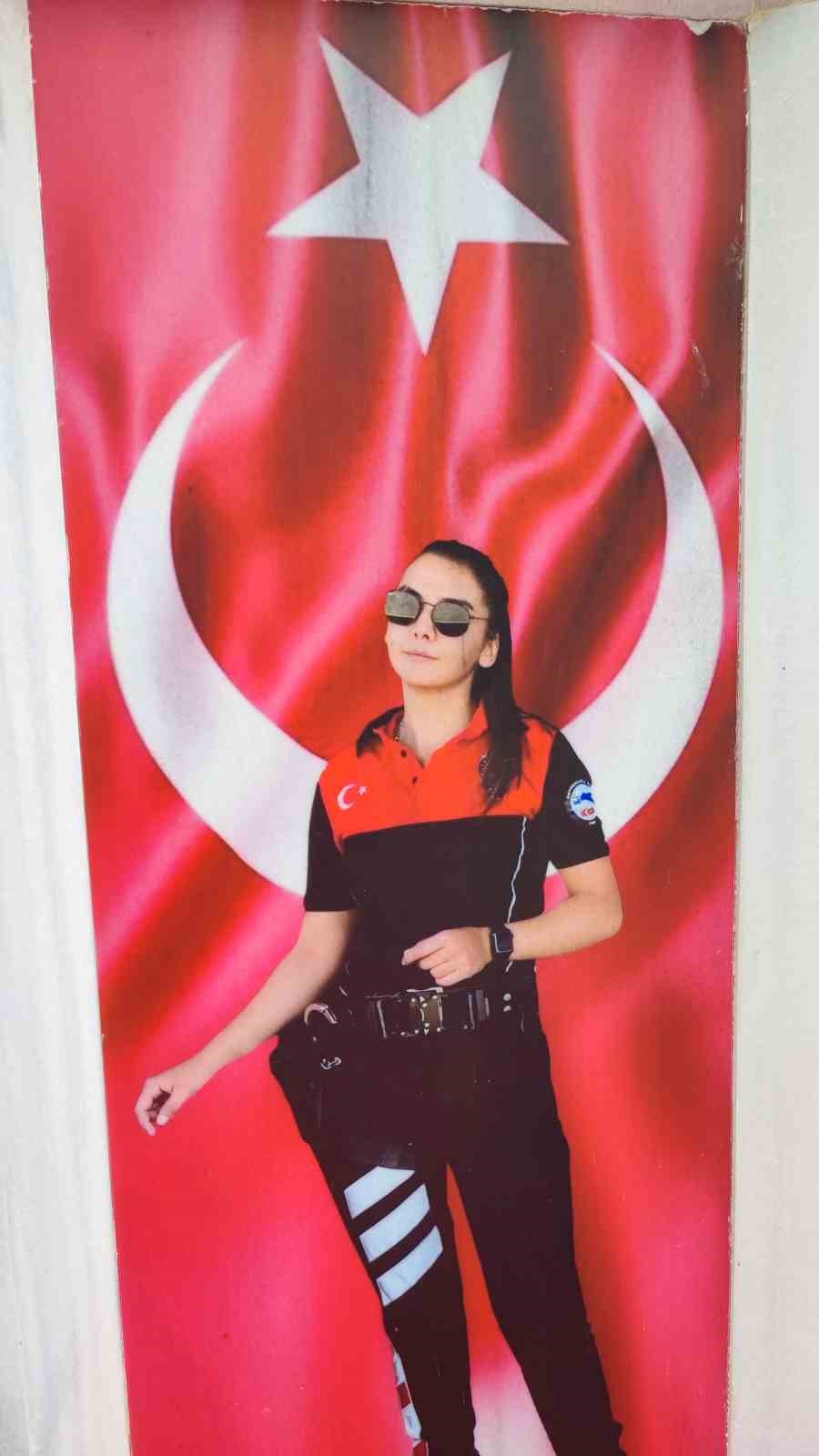 guvenlik kamerali polis mezarindan hirsizlik anneyi gozyaslarina bogdu 11 2cJTFeNu