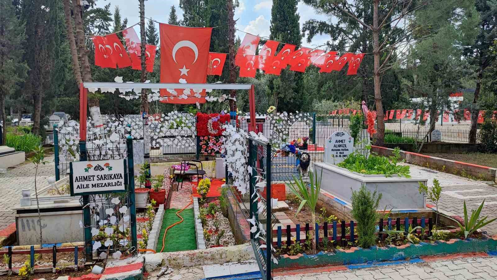 guvenlik kamerali polis mezarindan hirsizlik anneyi gozyaslarina bogdu 8 rw4e61XP
