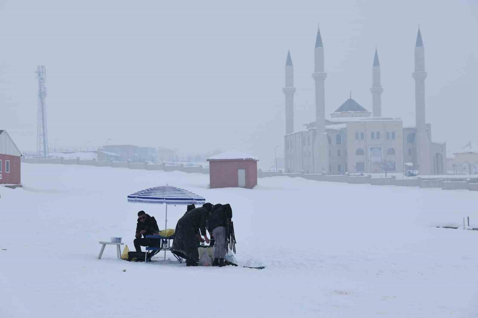 guzeldag kayak merkezi 15 bin kisiyi agirladi 4 pfgRDW5Z