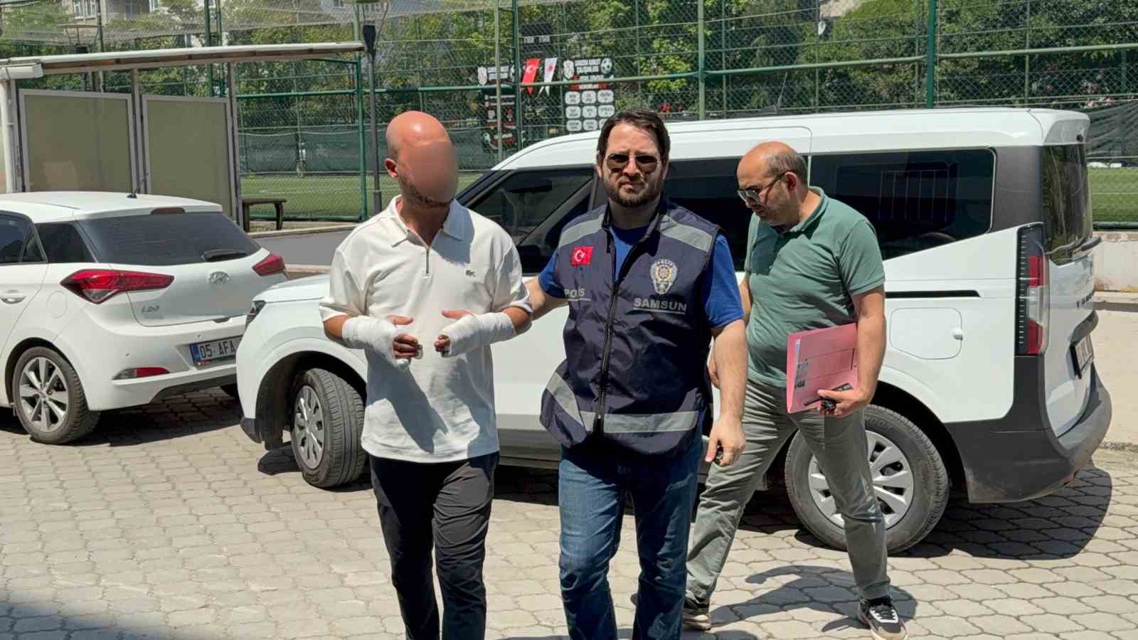 Güzellik merkezinde eski eşini hastanelik eden berbere gözaltı 4 guzellik merkezinde eski esini hastanelik eden berbere gozalti 0 eO4r7pCc
