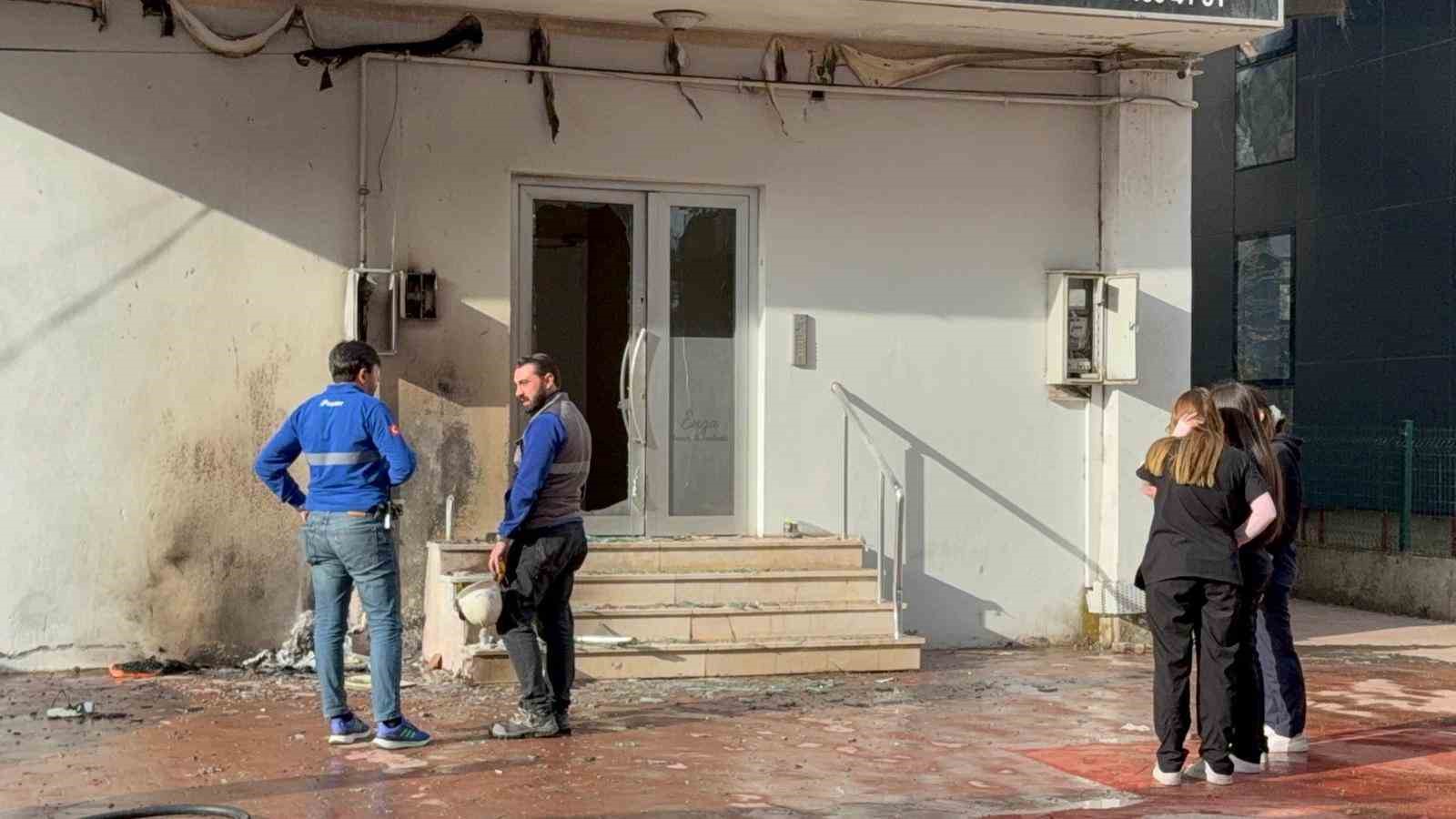 Güzellik merkezinin bulunduğu binada korku dolu anlar 6 guzellik merkezinin bulundugu binada korku dolu anlar 2 shZhHfPX