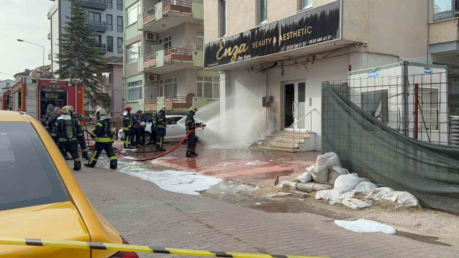 Güzellik merkezinin bulunduğu binada korku dolu anlar 7 guzellik merkezinin bulundugu binada korku dolu anlar 3 rqn1E3dC