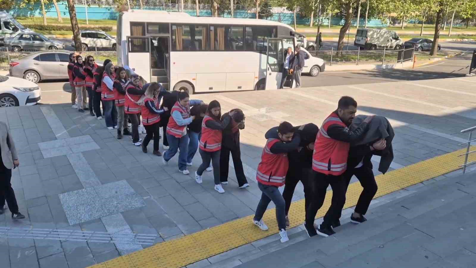 guzellik merkezlerine cektikleri vatandaslari dolandiran ceteye operasyon 12 tutuklama 0