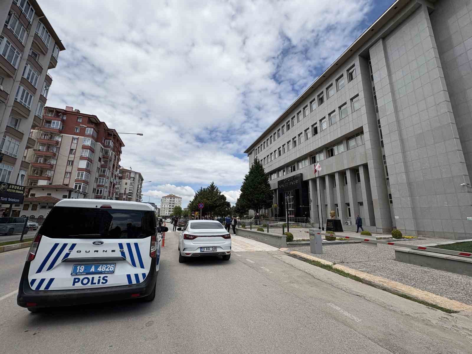 Güzellik salonunda mobil bankacılık tuzağı: Müşterilerinin adına kredi çeken şebeke çökertildi 4 guzellik salonunda mobil bankacilik tuzagi musterilerinin adina kredi ceken sebeke cokertildi 0 tP53sGDT