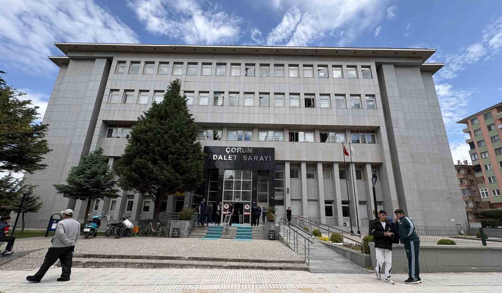 Güzellik salonunda mobil bankacılık tuzağı: Müşterilerinin adına kredi çeken şebeke çökertildi 9 guzellik salonunda mobil bankacilik tuzagi musterilerinin adina kredi ceken sebeke cokertildi 5 i59VjCDa