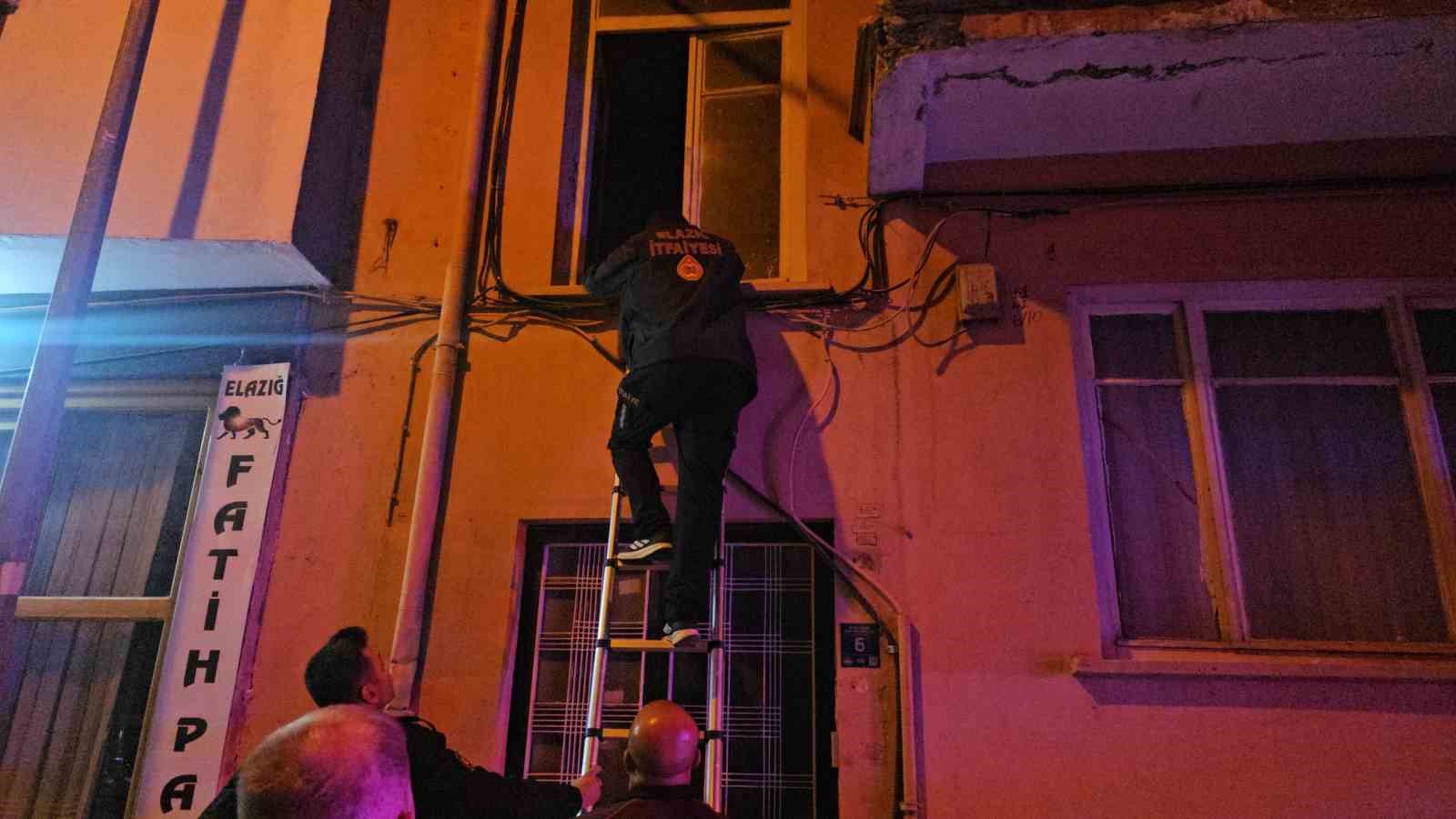 haber alinamayan sahis ekipleri harekete gecirdi itfaiye pencereden girdi disarida oldugu ortaya cikti 0