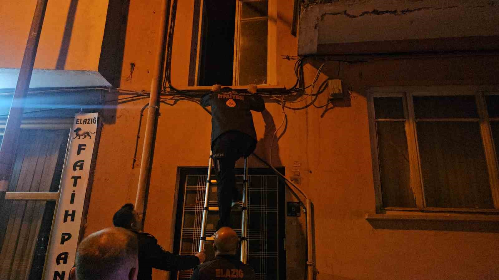 haber alinamayan sahis ekipleri harekete gecirdi itfaiye pencereden girdi disarida oldugu ortaya cikti 1