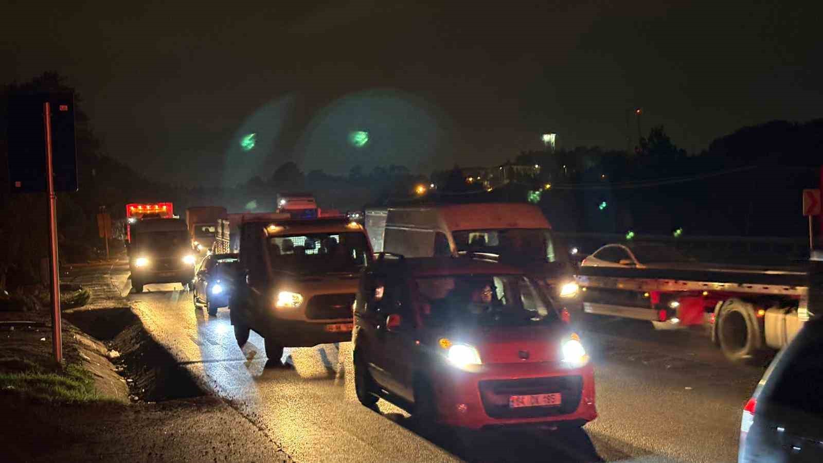habipler arnavutkoy yolunda iski kazi cilesi 2 4GdTdAOR