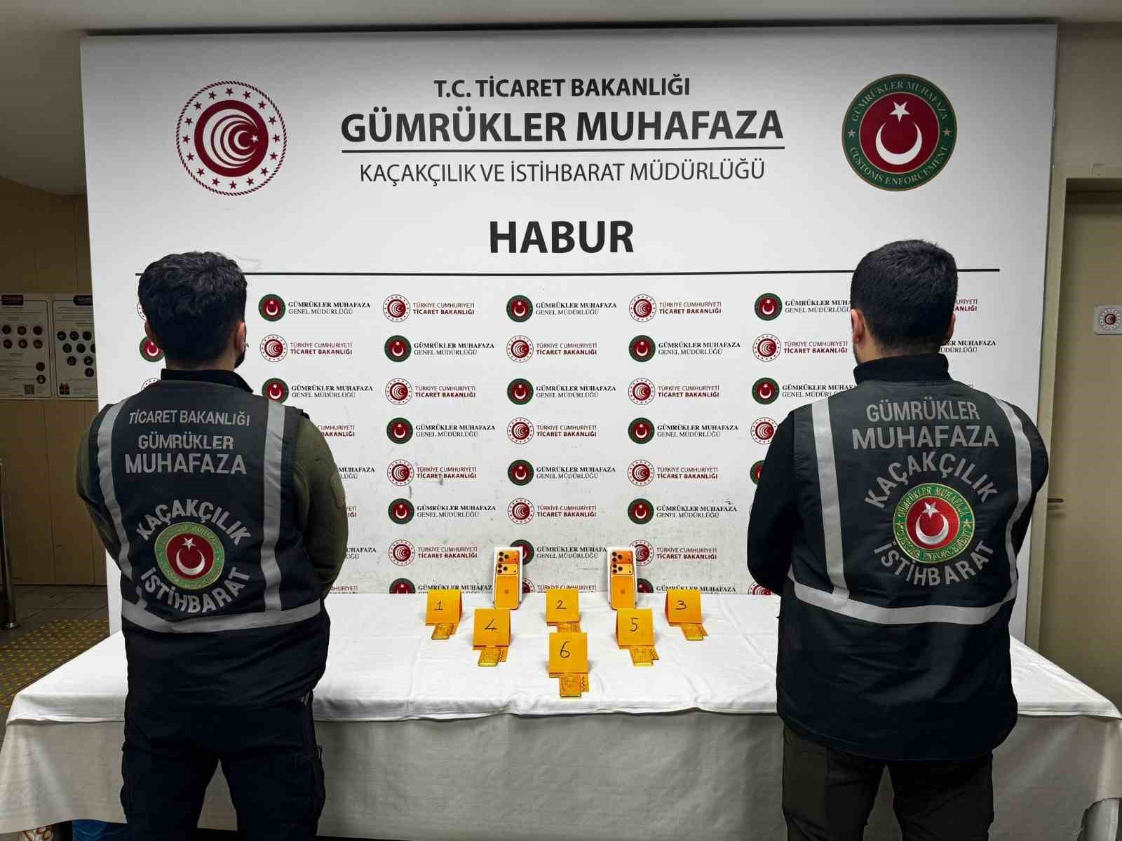 Habur’da ayakkabı içerisinde 41 kilo altın ele geçirildi 4 haburda ayakkabi icerisinde 41 kilo altin ele gecirildi 0 XSVEzGOQ