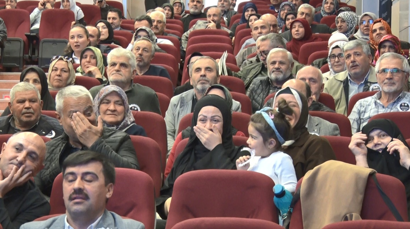 Hac kurasında ismi çıkan hacı adayları sevinçten gözyaşlarına boğuldu 5 hac kurasinda ismi cikan haci adaylari sevincten gozyaslarina boguldu 1 r2OLCZTn