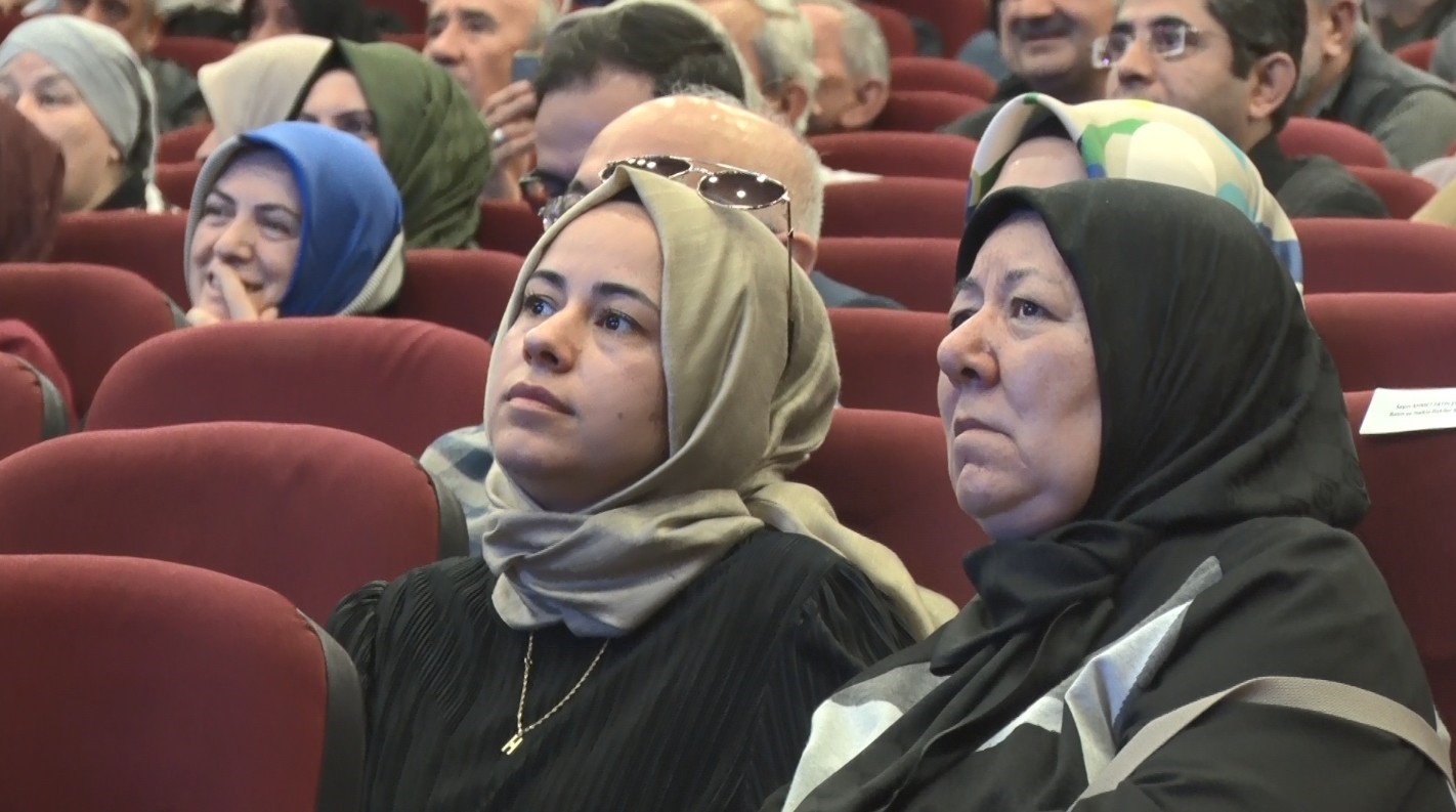 Hac kurasında ismi çıkan hacı adayları sevinçten gözyaşlarına boğuldu 8 hac kurasinda ismi cikan haci adaylari sevincten gozyaslarina boguldu 4
