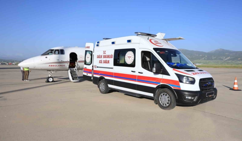hacda-rahatsizlanan-vatandas-ambulans-ucakla-turkiyeye-getirildi-rZYYv4eH.jpg