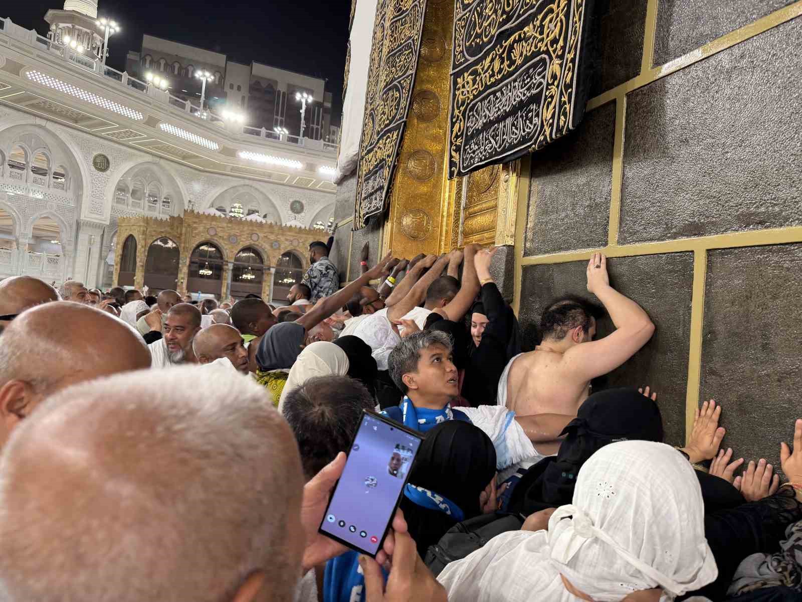 haci adaylari akin akin kabe i muazzamaya kosuyor 1 i67WIGYn