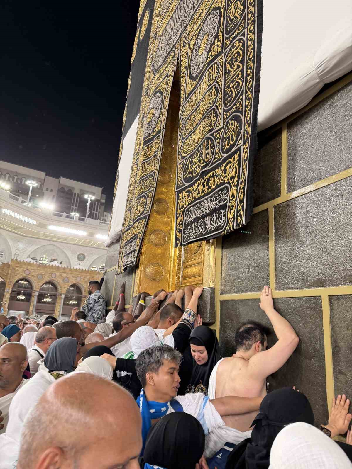 haci adaylari akin akin kabe i muazzamaya kosuyor 6