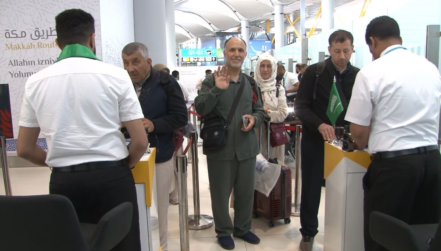 Hacı adayları "Mekke Yolu" projesiyle kutsal topraklara doğru yola çıktı 6 haci adaylari mekke yolu projesiyle kutsal topraklara dogru yola cikti 2 hqI8aG2z