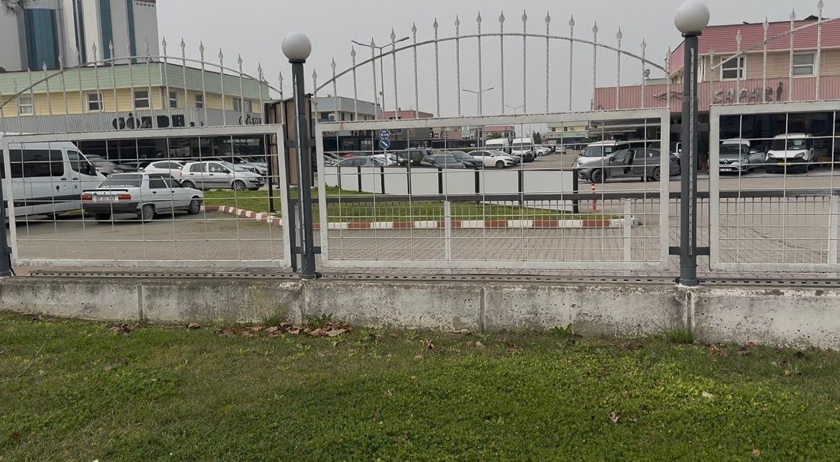 haciz memurlari bos dukkanla karsilasti galerici ortadan kayboldu 2 2jgf2CcB