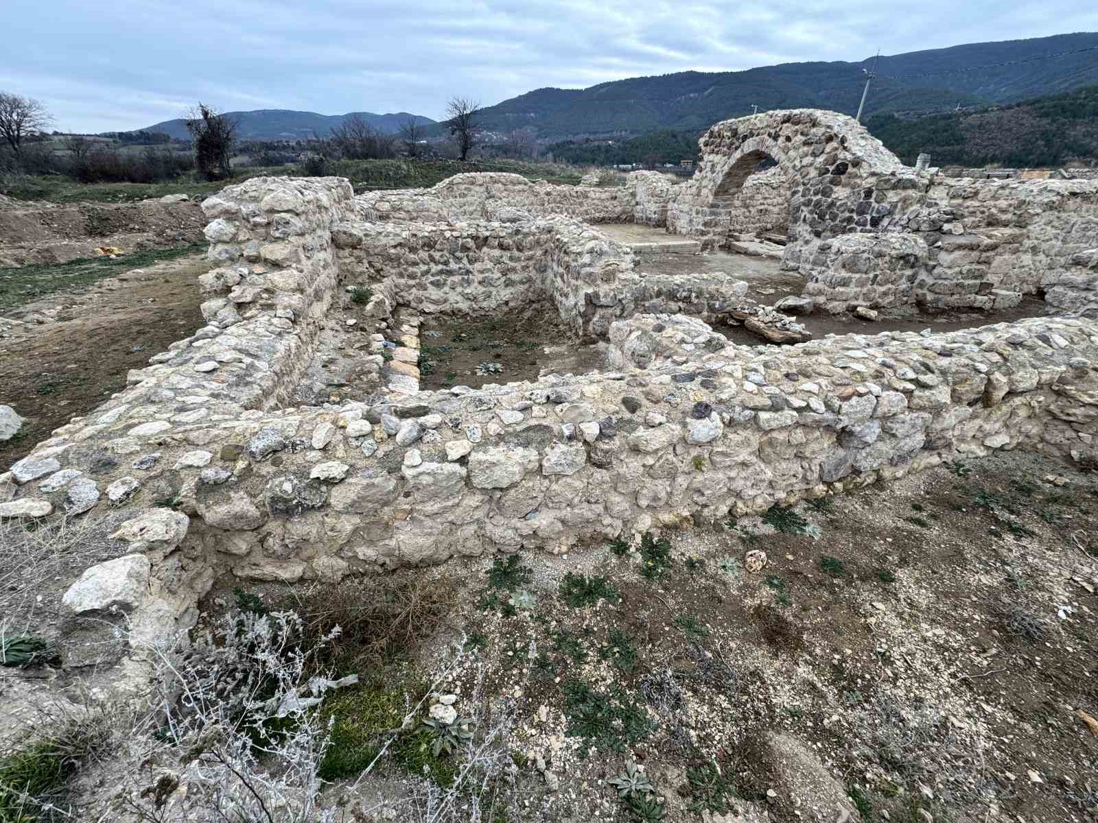hadrianopolis antik kenti iz birakan yapisiyla ilgi goruyor 2 6YDcGvmI