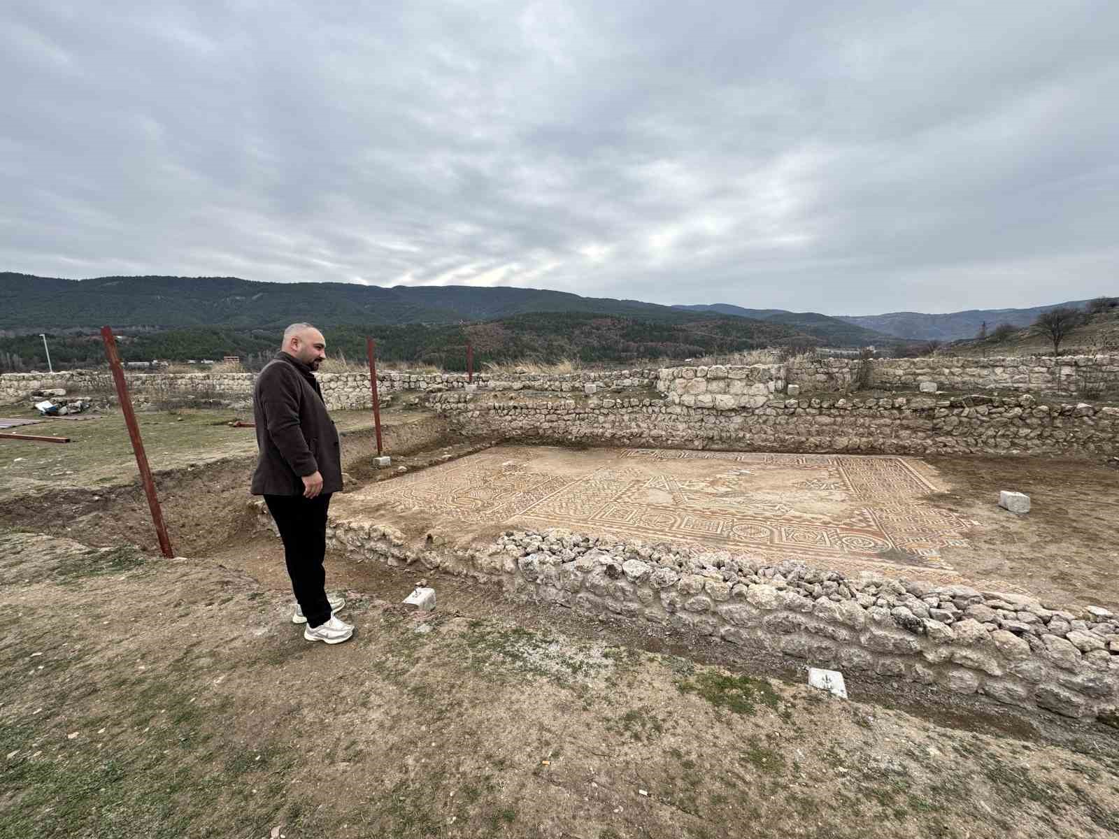 hadrianopolis antik kenti iz birakan yapisiyla ilgi goruyor 3