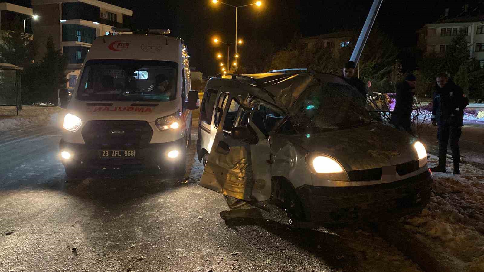 hafif ticari arac direge carpti 1i agir 4 yarali 3