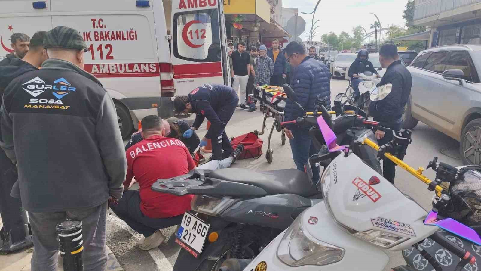 Hafif ticari araç ile motosiklet çarpıştı o anlar güvenlik kamerasına yansıdı: 1 yaralı 4 hafif ticari arac ile motosiklet carpisti o anlar guvenlik kamerasina yansidi 1 yarali 0 S39Sc9lq