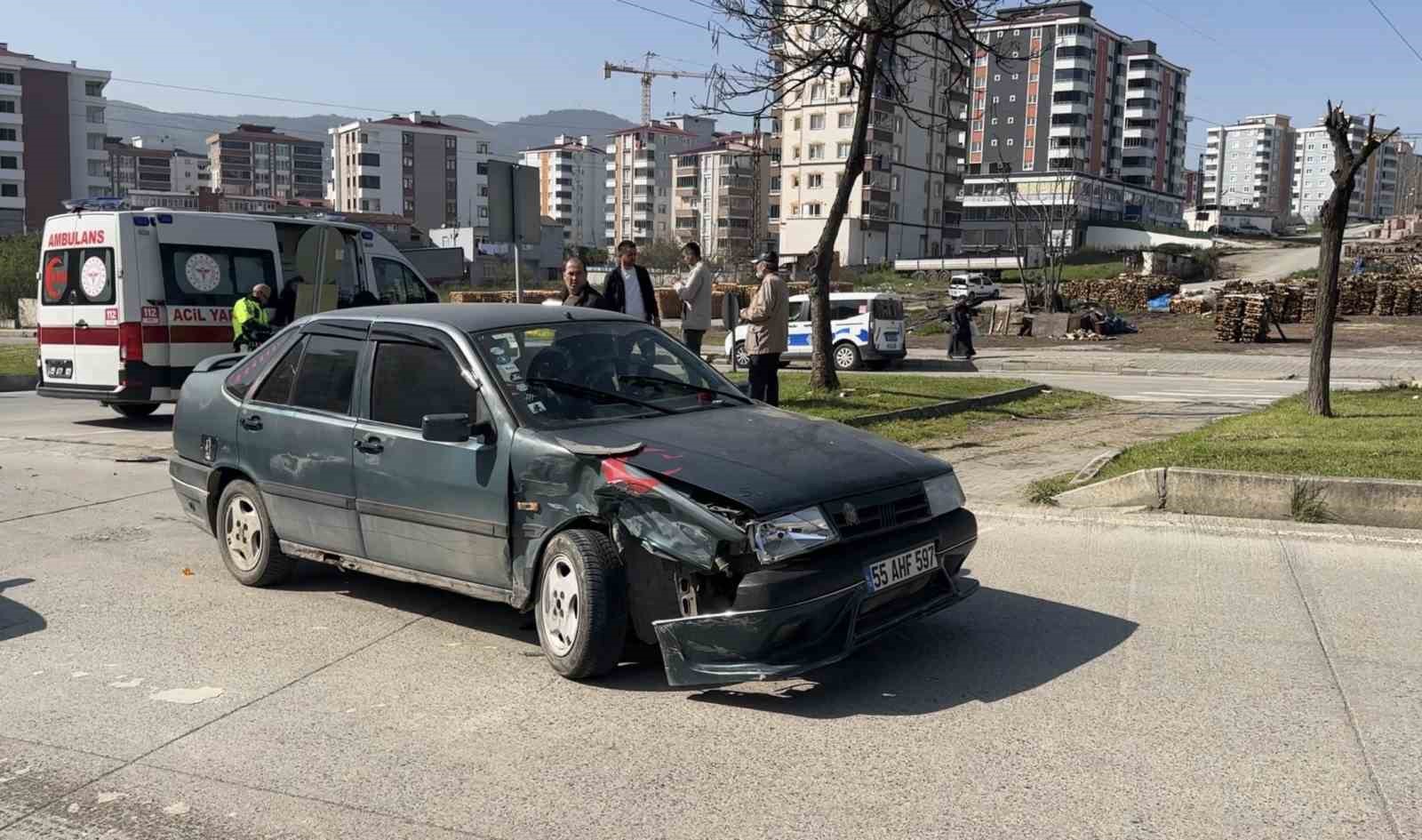 Hafif ticari araç ile otomobil çarpıştı: 3 çocuk yaralı 7 hafif ticari arac ile otomobil carpisti 3 cocuk yarali 3 MXrFvEfa