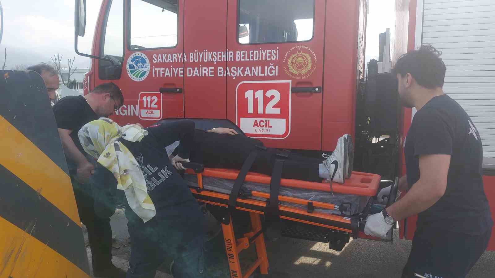 hafif ticari arac ile otomobil carpisti 4 yarali 2 2OUOzFzU