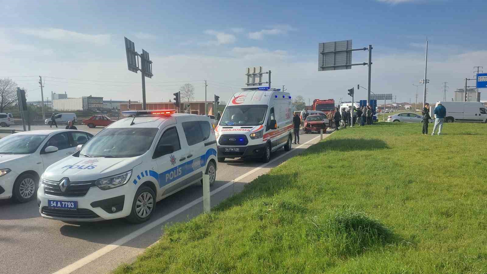 hafif ticari arac ile otomobil carpisti 4 yarali 4 wNTbDGMc