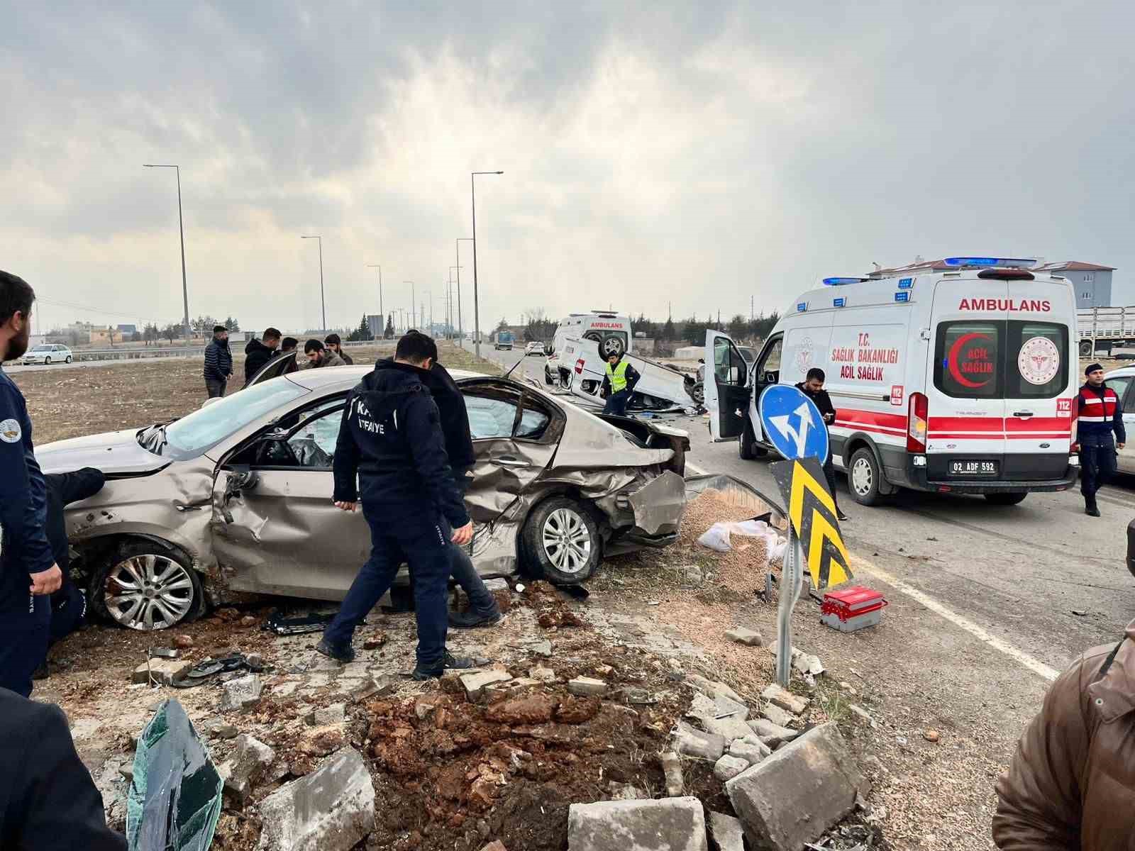 hafif ticari arac ile otomobil carpisti 6 yarali 1 LSHOrUur