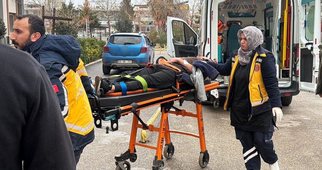 hafif ticari arac ile otomobil carpisti 6 yarali 3 rLAap1Im