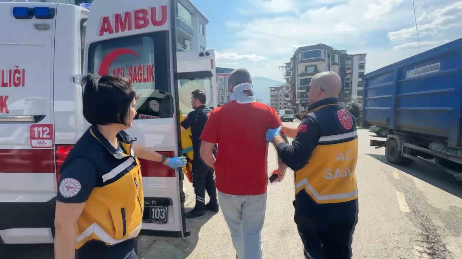 hafif ticari arac ile suv tipi arac kafa kafaya carpisti 4 yarali 1