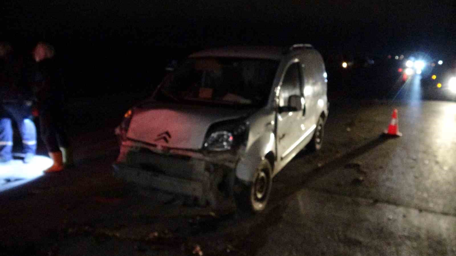 hafif ticari arac suruye daldi 10dan fazla koyun telef oldu 2 gOrC1uGd
