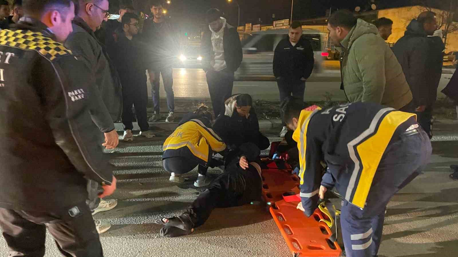 hafif ticari arac universite ogrencisine carpti 3 yarali 1 ug4p2iQi