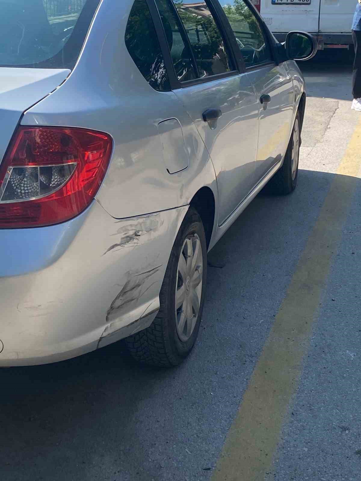 hafif ticari araca carparak savrulan motosikletli yaralandi 2 UF4SdddM