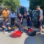hafif-ticari-araca-carparak-savrulan-motosikletli-yaralandi-w1a78dvT.jpg