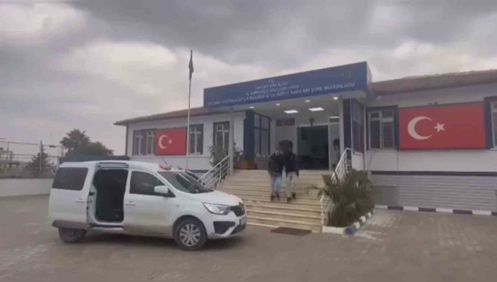 hafif ticari araca tika basa doldurulan 13 gocmen yakalandi 4 1DH53UmL