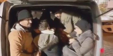 hafif-ticari-araca-tika-basa-doldurulan-13-gocmen-yakalandi-ULOOcFPj.jpg