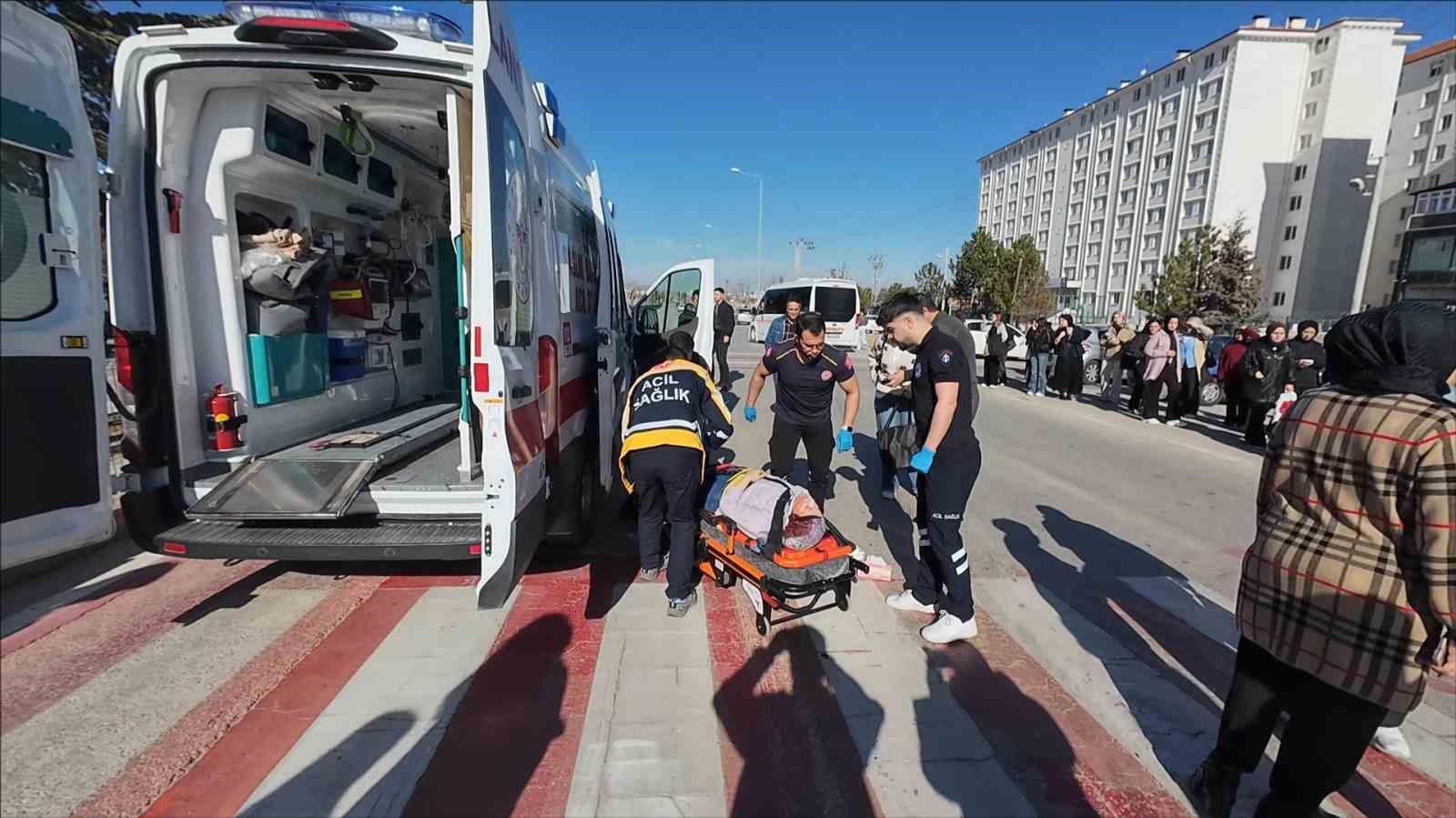 hafif ticari aracin carptigi hemsirelik bolumu ogrencisi genc kiz yaralandi 5